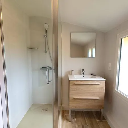 Maison Moderne Sur L'ile Avec Jardin Et Wi-fi, Proche - Fr-1-368-450
